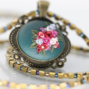 Anhaenger-haematit-golden-vorn.jpg ✿ Halskette Olga